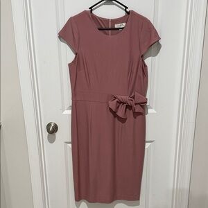 Chic Mauve Midi Dress with Bow Accent